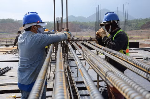 Giá thép trong nước giảm lần thứ 10 - Ảnh 1.