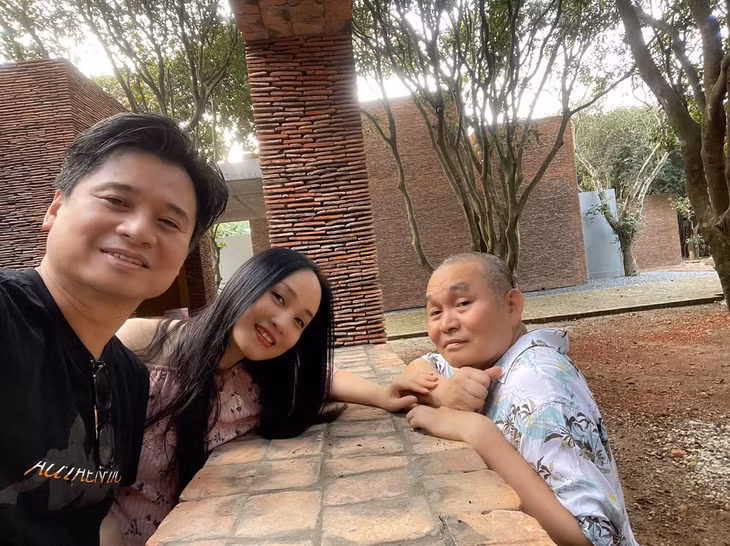 Xuân Hinh là hàng xóm của vợ chồng ca sĩ Tấn Minh - Thu Huyền.