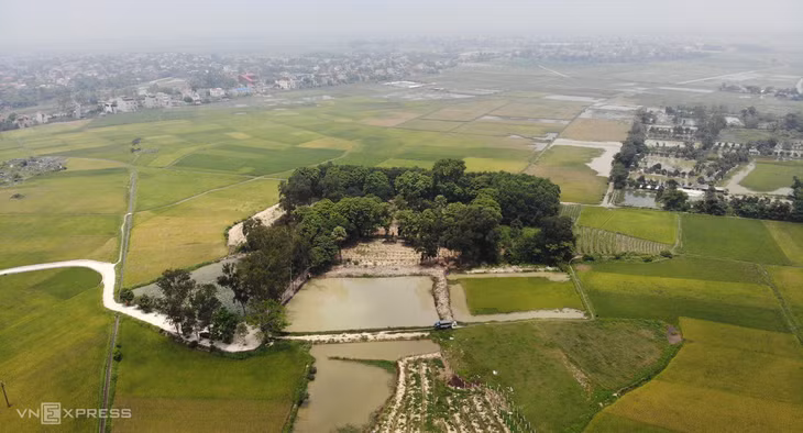 Đền thờ Phúc Khê tướng công Nguyễn Văn Nghi tọa lạc trên diện tích khoảng 38.000 m2, nằm giữa cánh đồng rộng lớn ở xã Đông Thanh, huyện Đông Sơn.