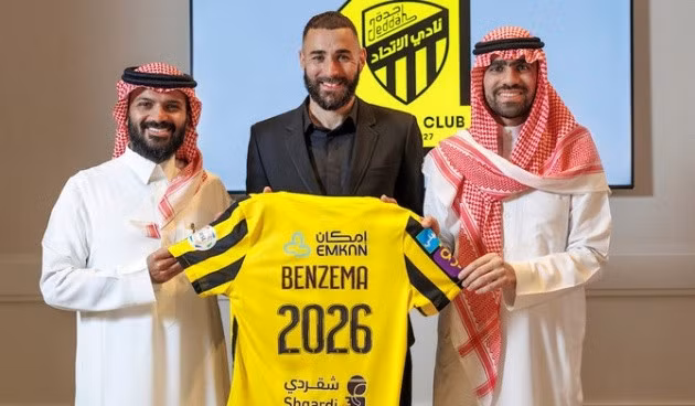 Benzema ký hợp đồng 2 năm, kèm điều khoản gia hạn thêm một năm.