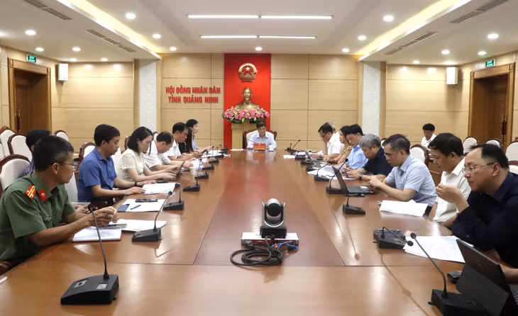 Quang cảnh cuộc họp.