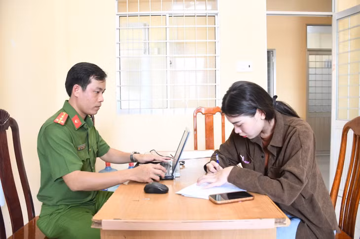 Cơ quan Công an làm việc với Huỳnh Thúy Nhi.
