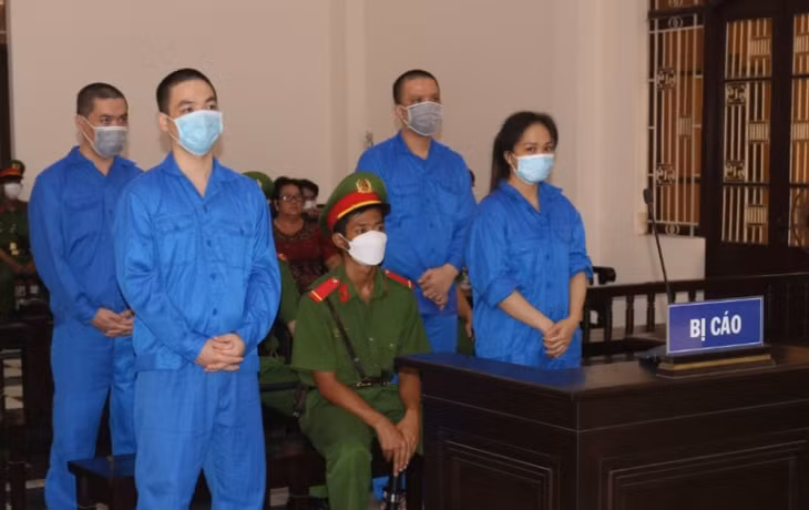 Các bị cáo tại phiên tòa.
