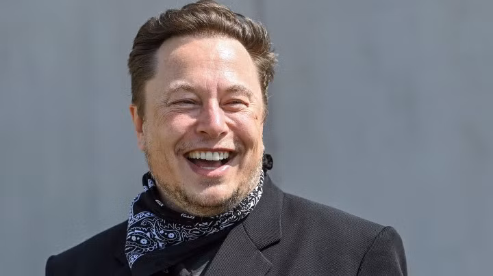 Tỷ phú Elon Musk lấy lại vị trí người giàu nhất thế giới. (Ảnh: CNN)