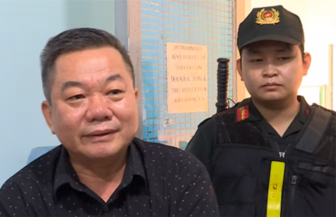 Ông Búp (trái) bị bắt ngày 23/6. Ảnh: Nhật Vy