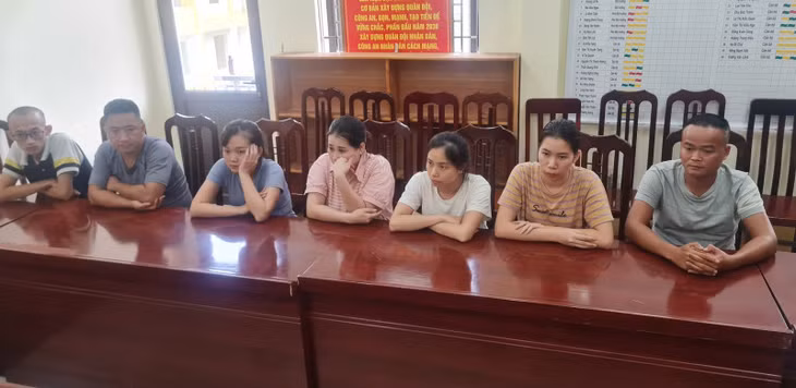 Một số đối tượng trong đường dây đánh bạc bị bắt giữ.