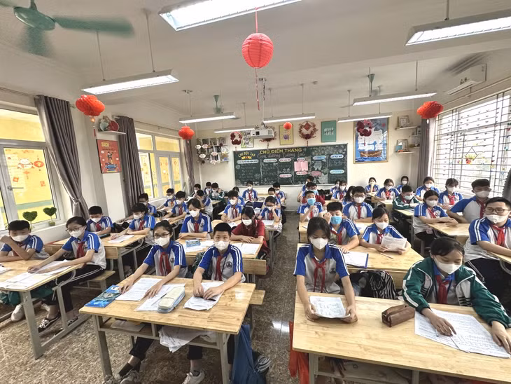 Một giờ học tại lớp 8A, Trường THCS Lê Văn Tám (TP Hạ Long).