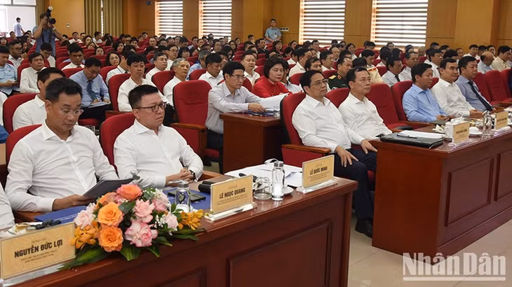 Các đồng chí lãnh đạo, đại biểu tham dự sự kiện.