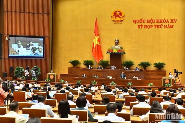 Quang cảnh phiên chất vấn sáng 8/6. (Ảnh: ĐĂNG KHOA)