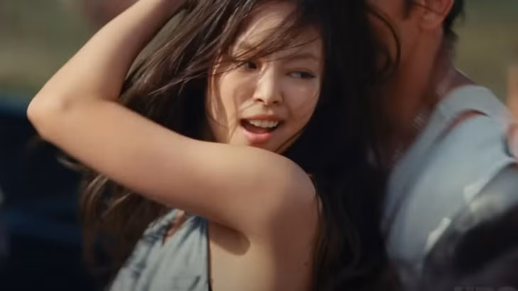 Jennie (Blackpink) cực kỳ mờ nhạt. Ảnh: HBO
