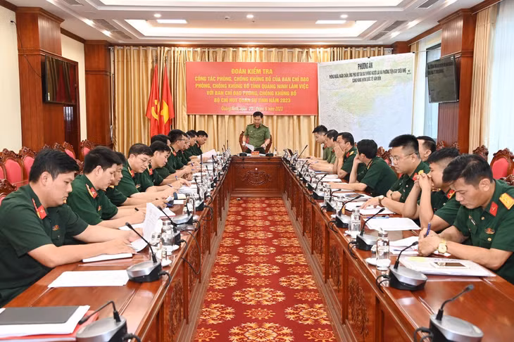 Quang cảnh buổi làm việc.