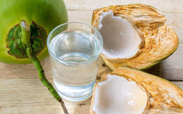 Nước dừa tốt cho sức khỏe, chứa nhiều vitamin - Ảnh minh họa