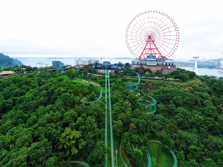 Vòng quay Mặt Trời thuộc tổ hợp Sun World Ha Long.