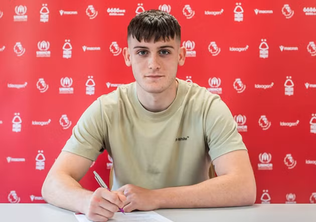 Manni Norkett gia nhập học viện Nottingham Forest.