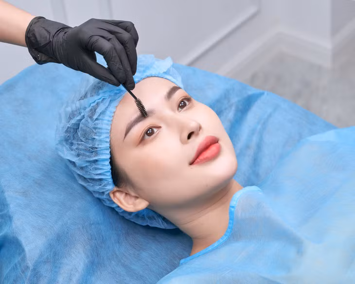 Thẩm mỹ viện DIVA mang đến dáng mày đẹp, chuẩn tự nhiên.