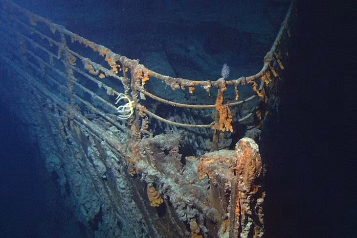 Tour tham quan xác tàu Titanic có mức giá 250.000 USD/khách. Ảnh: CBS.