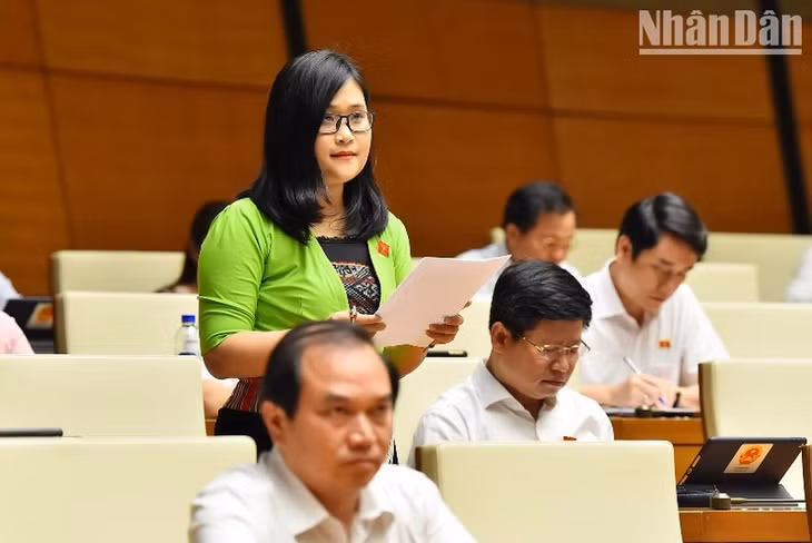 Đại biểu Hà Ánh Phượng - Đoàn đại biểu Quốc hội tỉnh Phú Thọ. (Ảnh: THỦY NGUYÊN)