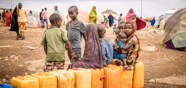 Somalia: Nghich thiet bi no sot lai tren san, 25 tre em thiet mang hinh anh 1