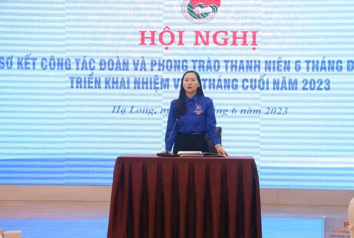 Đồng chí Vũ Thị Thùy Linh, Bí thư Đoàn Khối định hướng, trao đổi thảo luận đánh giá kết quả công tác Đoàn và phong trào thanh niên 6 tháng đầu năm 2023.