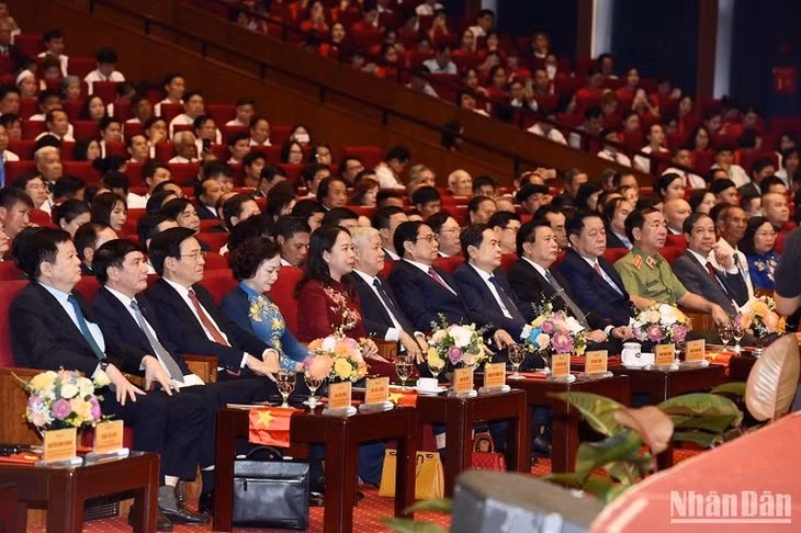 Các đồng chí lãnh đạo Đảng, Nhà nước dự hội nghị. Ảnh: Báo Nhân dân