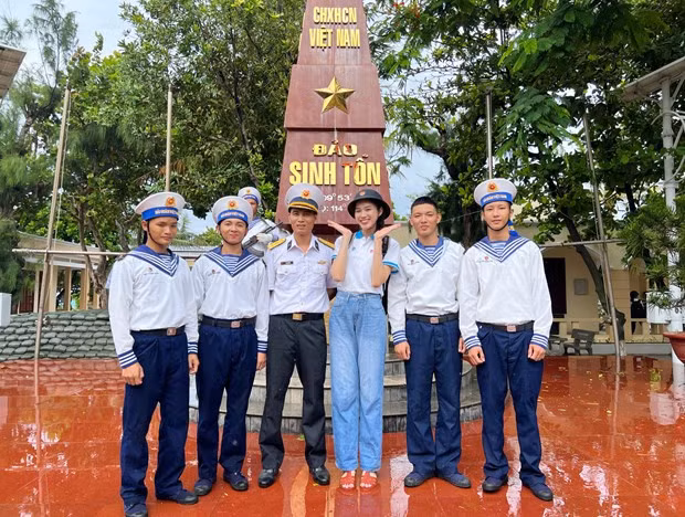 Truong Sa linh thieng va tu hao trong trai tim hoa hau Viet Nam hinh anh 3