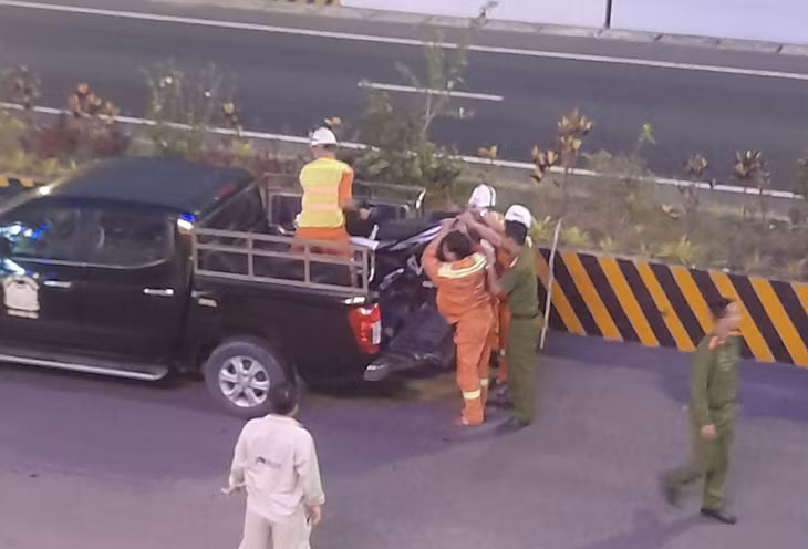 Lực lượng chức năng xác định đưa xe về cơ quan Công an.