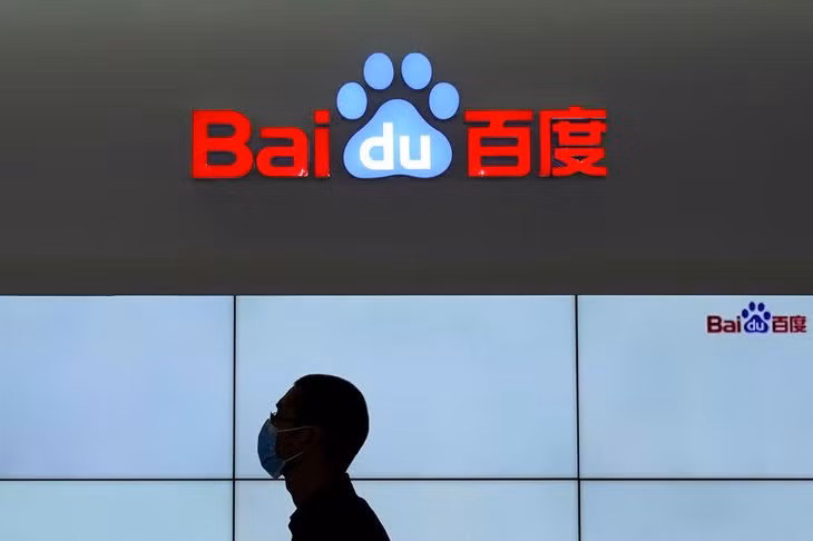 Logo công ty công nghệ Baidu hiện trên màn hình quảng cáo. Ảnh: Reuters