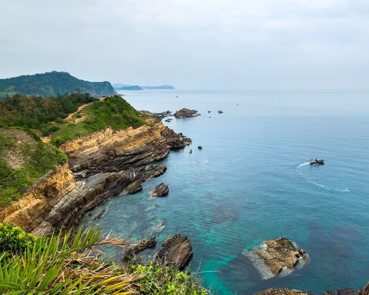 Một góc nhìn đẹp tại bãi đá Cầu Mỵ - Cô Tô