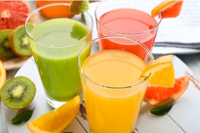 Nước ép trái cây tốt cho sức khỏe nhưng chỉ nên uống vừa đủ tránh thừa cân, tăng đường huyết. Ảnh minh họa: Hartwell