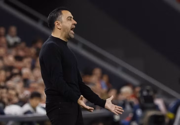 HLV Xavi gặp nhiều khó khăn trong việc chuẩn bị lực lượng trước mùa giải mới.