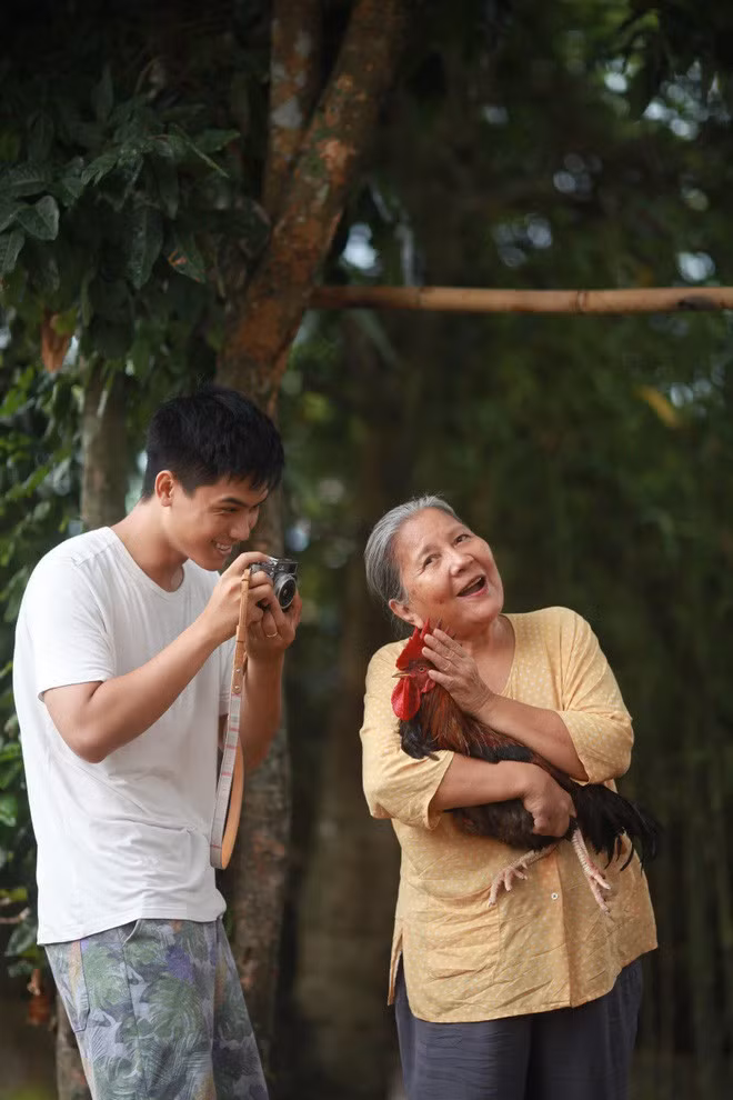 "Thưa mẹ con đi" của Trịnh Đình Lê Minh không phải phim hài, nhưng cũng có những tình tiết hài nhẹ nhàng, ý nghĩa - Ảnh: ĐPCC