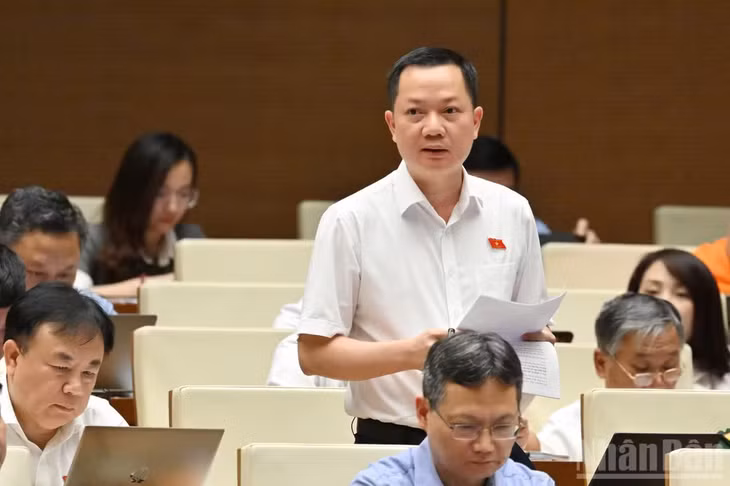 Đại biểu Trịnh Xuân An (Đoàn Đồng Nai) phát biểu tại hội trường. (Ảnh: THỦY NGUYÊN)