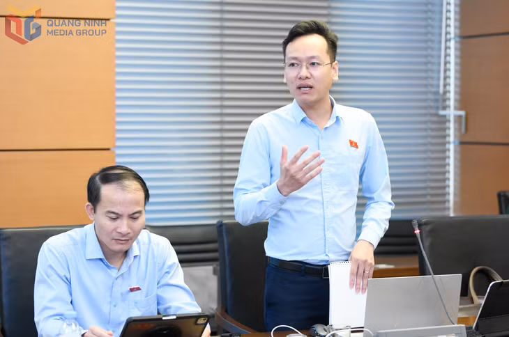 Đại biểu Chu Lương Trí, Đoàn ĐBQH tỉnh, phát biểu thảo luận.