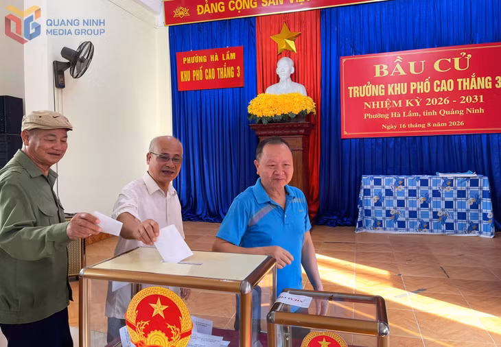 Lá phiếu nhỏ mang theo niềm tin lớn, thể hiện trách nhiệm của mỗi cử tri đại diện hộ gia đình trong việc lựa chọn người đủ uy tín, năng lực và tâm huyết với cộng đồng.