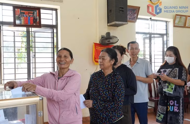 Những lá phiếu tại khu phố Yên Đức 2, phường Hoàng Quế, mang theo kỳ vọng về một trưởng khu gần dân, sát dân và nhiều đổi mới.