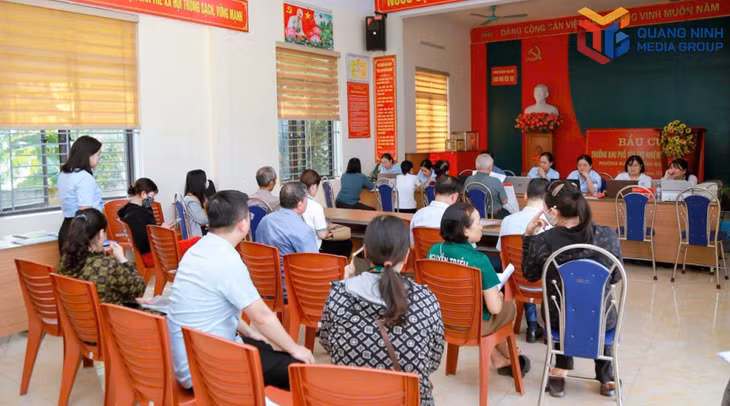 Trung tâm Phục vụ hành chính công phường Mạo Khê giải quyết thủ tục hành chính lưu động tại khu dân cư.