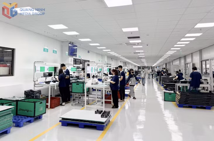 Hoạt động sản xuất tại Công ty TNHH Jinsung Hitec Vina, KCN Đông Mai. Ảnh: Cao Quỳnh
