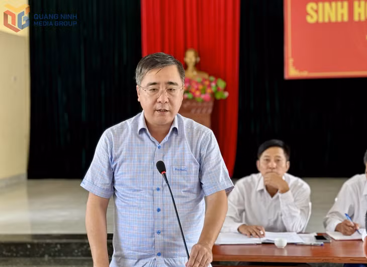 Đồng chí Phó Chủ tịch Thường trực Ủy ban Mặt trận Tổ quốc tỉnh Nguyễn Chí Thành phát biểu chỉ đạo tại buổi sinh hoạt.
