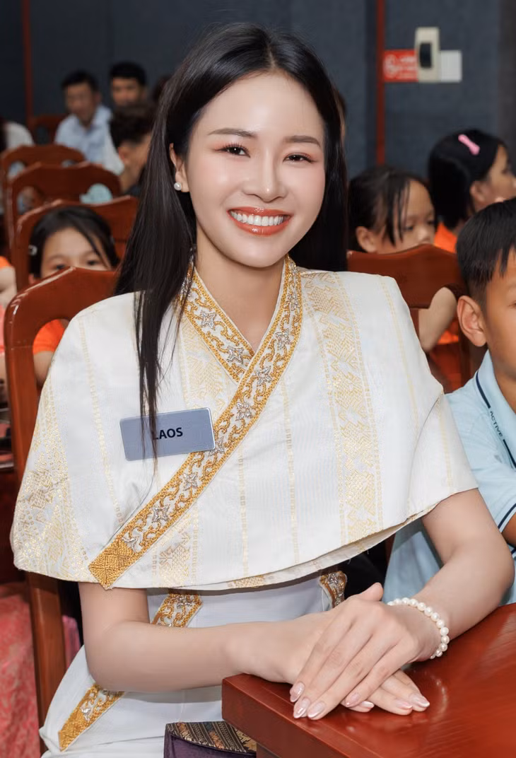 Mongkutphet Hanesana, đại diện Lào tại Miss World: Việt Nam trong tôi là “tình yêu” ảnh 1