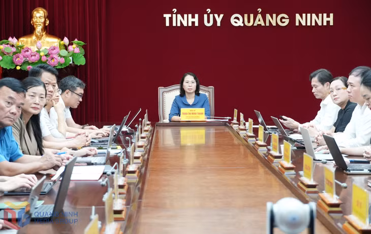 Các đại biểu dự phiên họp tại điểm cầu Quảng Ninh. 