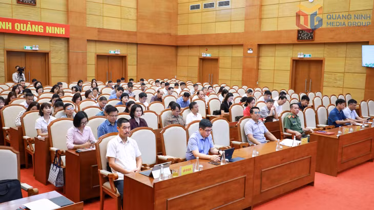 Các đại biểu tham dự hội nghị.