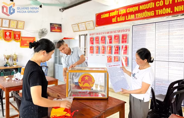 Công tác chuẩn bị cơ sở vật chất cho cuộc bầu cử được triển khai tích cực tại các thôn trên địa bàn xã.