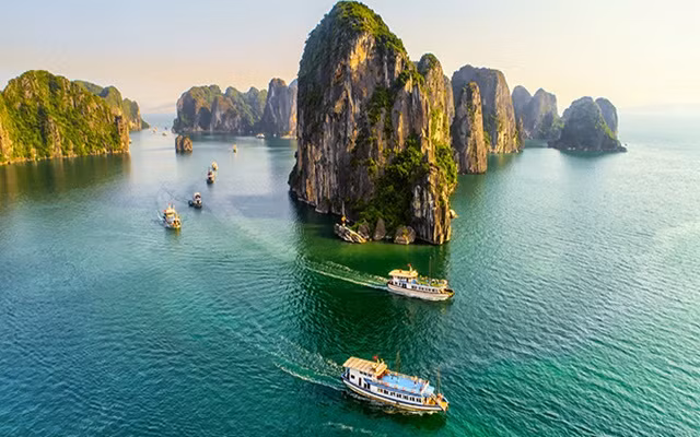 Cảnh sắc Hạ Long chiều thu.