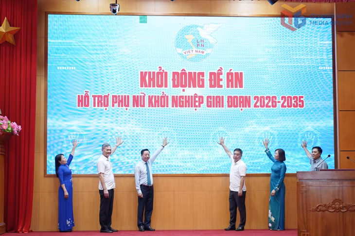Các đại biểu thực hiện nghi thức phát động triển khai Đề án “Hỗ trợ phụ nữ khởi nghiệp” giai đoạn 2026-2035.