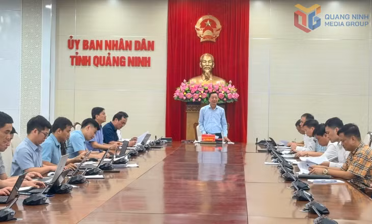 Đồng chí Lê Văn Ánh, Phó Chủ tịch UBND tỉnh, chủ trì cuộc họp