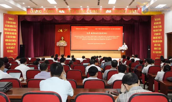 Lễ khai giảng lớp bồi dưỡng, cập nhật kiến thức cho đội ngũ cán bộ đương chức các chức danh lãnh đạo, quản lý diện Ban Thường vụ Tỉnh ủy quản lý năm 2026 tại Trường Chính trị Vũ Văn Hiếu. Ảnh: Trúc Linh