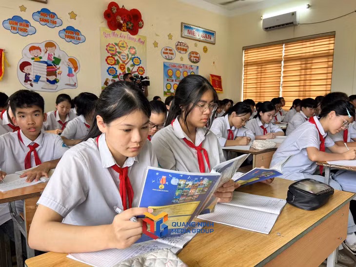 Năm học mới 2026-2027, Quảng Ninh là một trong những địa phương đi đầu cả nước triển khai chính sách cho học sinh mượn sách giáo khoa miễn phí.
