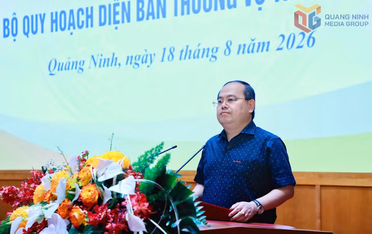 Đồng chí Quản Minh Cường, Ủy viên Ban Chấp hành Trung ương Đảng, Bí thư Tỉnh ủy, Trưởng Đoàn ĐBQH tỉnh phát biểu chỉ đạo tại hội nghị.