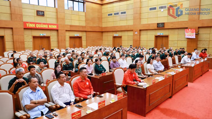Các đại biểu tham dự buổi gặp mặt.