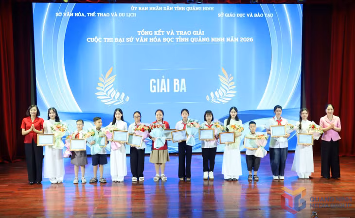 Các thí sinh đoạt giải Ba tại cuộc thi.